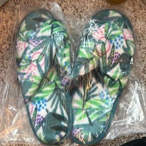 Beachly Box Tropical Slippers